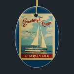 Charlevoix Sailboat Vintage resor Michigan Julgransprydnad Keramik<br><div class="desc">I Hälsning från Charlevoix Michigans nautiska design i vintage resor finns en båt som seglar på vatten med fiskmåsar och en blå himmel fylld med vackra vita moln.</div>