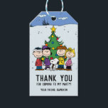Charlie Brown och Friends Winter Birthday Presentetikett<br><div class="desc">Fira din födelsedag med den här toppen söta favorittaggar med Peanuts Gang. Anpassa genom att lägga till namn eller anpassningsbar.</div>