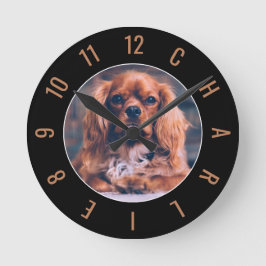 Charlie's Clock - Puppy Namn Round Clock Rund Klocka