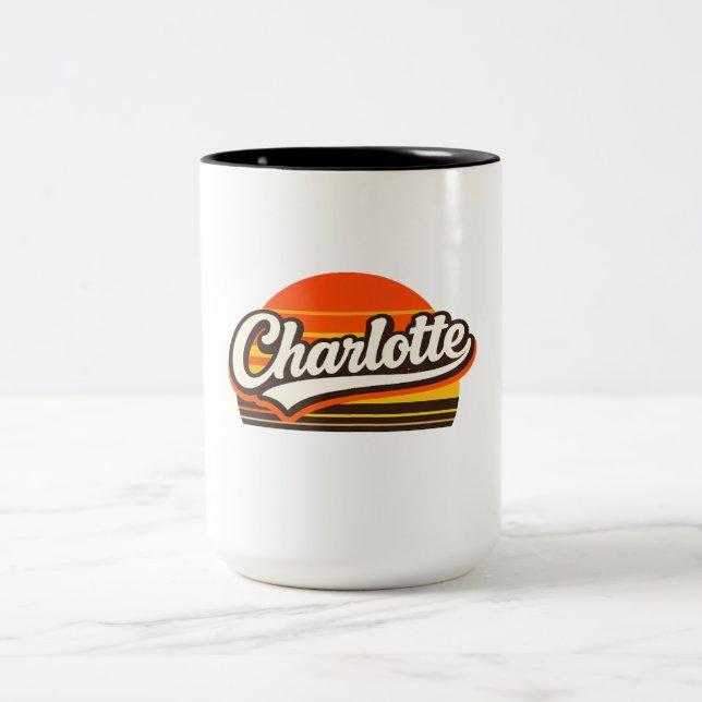 Charlotte Retro Sunset Personalized Name Design Två-Tonad Mugg (Center)