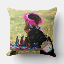 Charm and Tradition: Souvenir Merchant Kudde