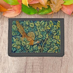 Charm för konst och hantverk - Vintage<br><div class="desc">Gå in i elegans med den här fasansfulla trifold Wallet, med klassiska teckningar av William Morris och John Dearle. Inspinerad av naturen, dess invecklade mönster och livfulla nyanser påminner om tidlös konst- och hantverksrörelse. Den här plånboken erbjuder mer än bara organisation. Den är ett biet av konstnärligt arv, blandningslängd och...</div>