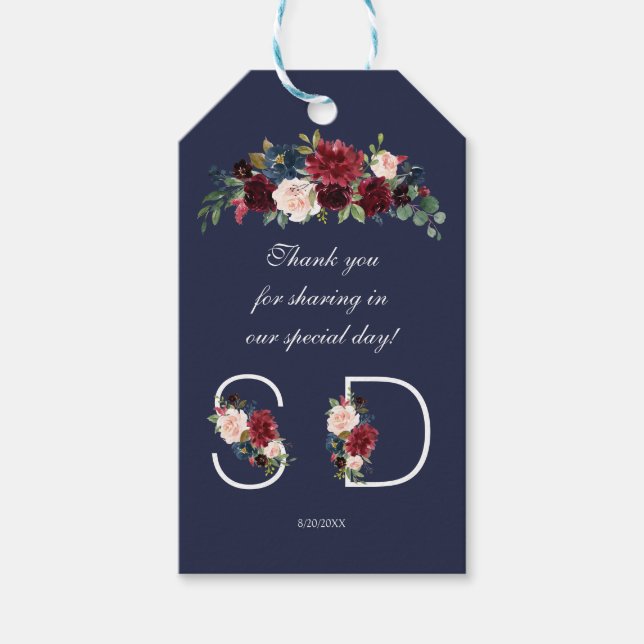 Charm Merlot Navy Blue Blommigt Monogram Bröllop Presentetikett (Framsidan)