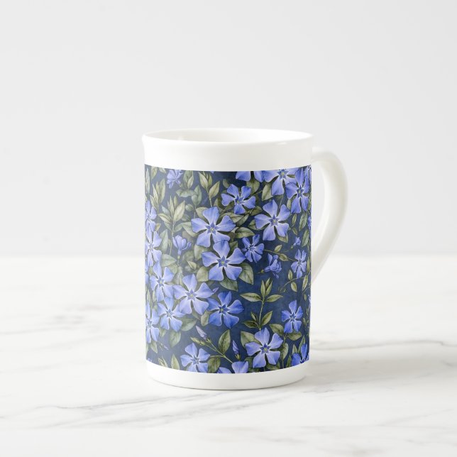 Charmerande spridda blå vinca blommor djupblå benporslin mugg (Framsida höger)