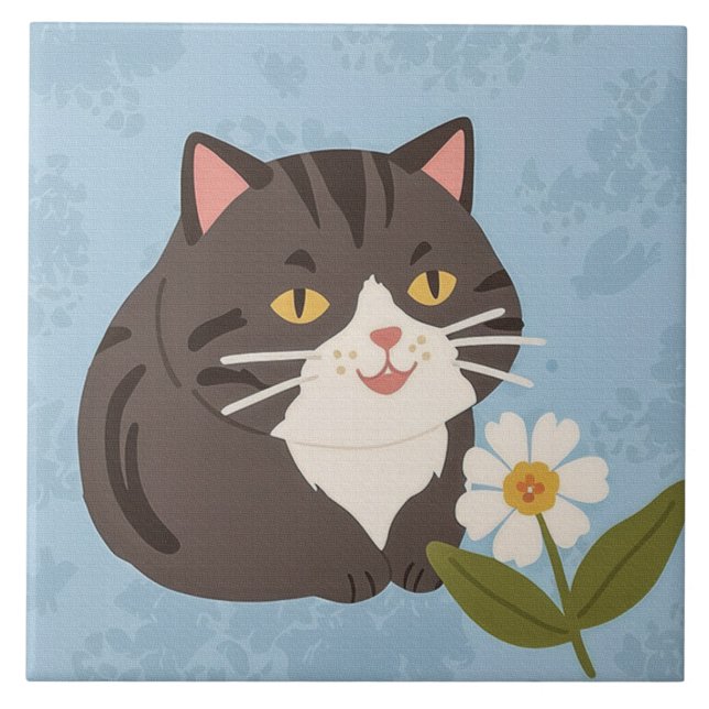 Charmig söt grå katt med en kamomillblomma kakelplatta (Framsidan)
