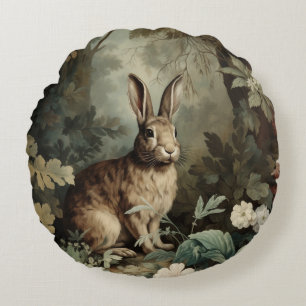 Charming Antique Hare i Lush Forest Rund Kudde