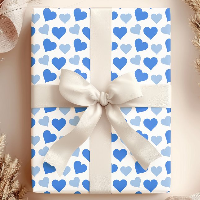 Charming Blue Hearts on White Wrapping Papper Presentpapper (Skapare uppladdad)