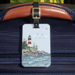 Charming Coastal Lighthouse Sten Monogram Namn Bagagebricka<br><div class="desc">En underbar vattenfärg bild - fyr på sten,  blå vatten - och ditt monogram/första och namn. Alla designfrågor eller om du vill ha tillgång till den här för digital nedladdning,  skicka bara en chatta eller ett e-postmeddelande till charmdesignstudio@rcn.com så hjälper vi dig gärna.</div>