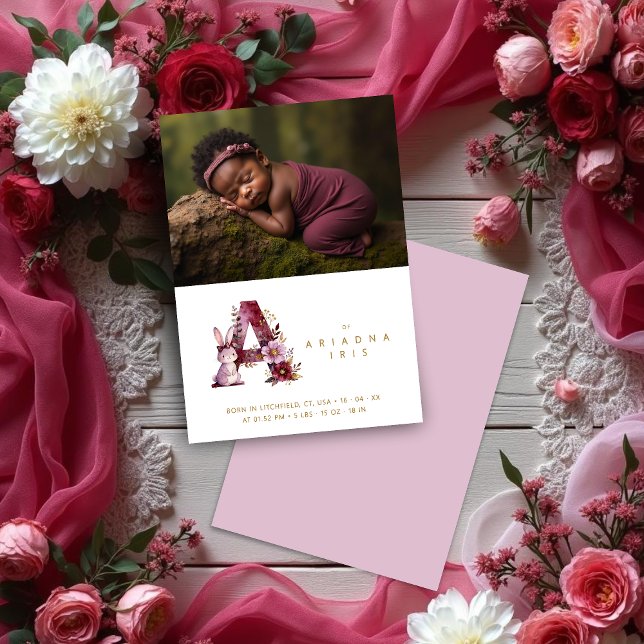 Charming Floral A Burgundy & Glitter Newborn Meddelande (Charming Romantic Floral A Initial in Burgundy & Gold Glitter Effect for Newborn Photo Announcement.)