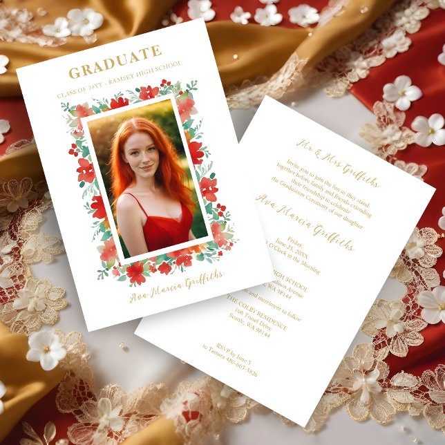 Charming Gracval Blommigt Studenten Red Photo Inbjudningar (Charming Graceful Floral Contemporary Red Personalized Photo Graduation Invitation Card.)