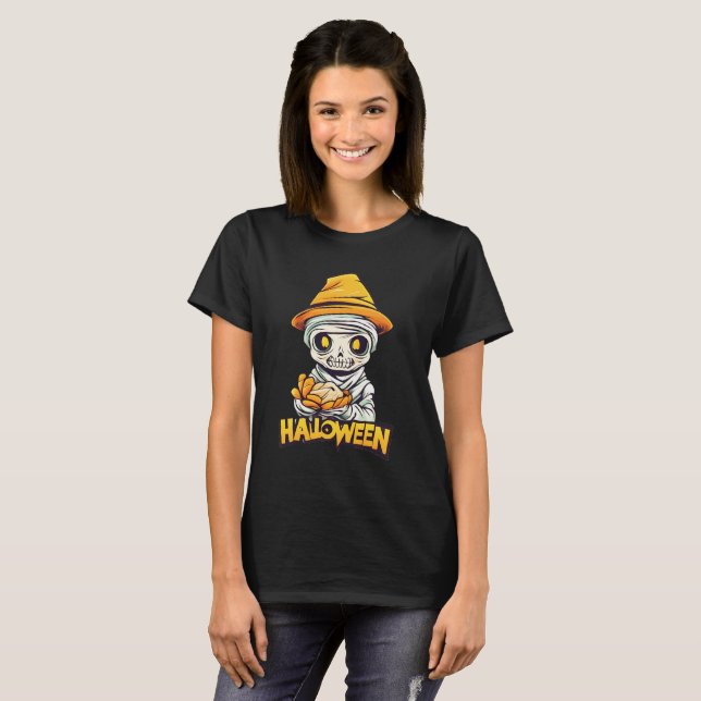 Charming Halloween Mummy Design Cute and Spooky T Shirt (Hel framsida)