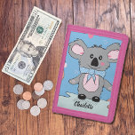 Charming Koala Bear Kid Wallet<br><div class="desc">En söt och charmerande koala är försedd med barnplånbok. Välj färg i plånboken som ditt barn gillar bäst: rosa,  blått,  rött,  brunt grått eller svart. Anpassa den med namn om du vill eller helt och hållet vill ta bort den. © ArianeC Illustrations-Alla höger reserverade</div>