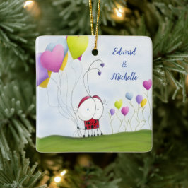 Charming Ladybug med färgstarka hjärtballonger Julgransprydnad Keramik