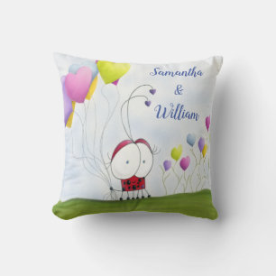 Charming Ladybug med färgstarka hjärtballonger Kudde