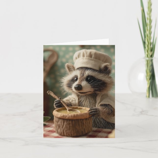 Charming och Cute Raccoon Chef Stirring a Bowl Helgkort (Framsida)