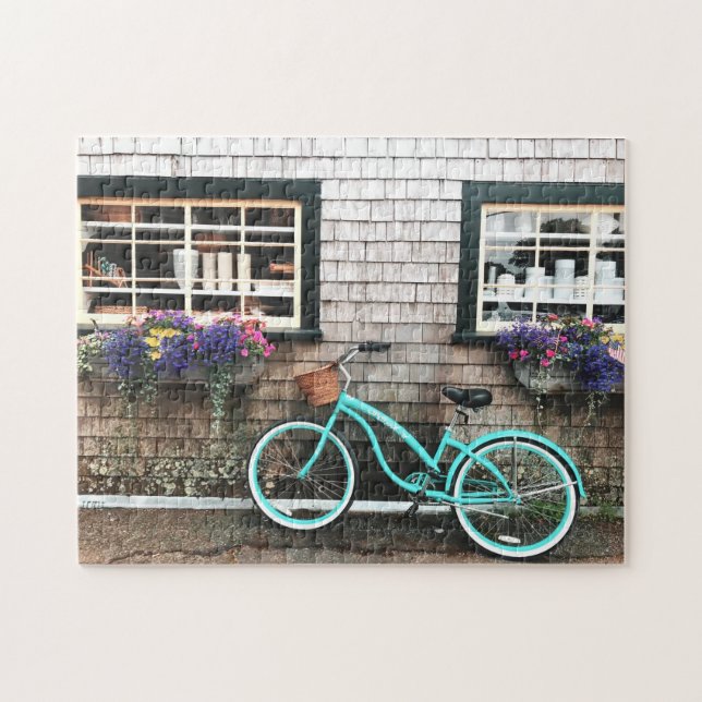 Charming Quaint Cape Cod Blue Bicycle Flowers Chic Pussel (Horisontell)