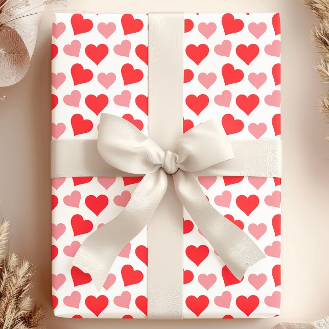 Charming Red Rosa Hearts on White Wrapping Papper Presentpapper (Skapare uppladdad)