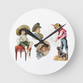 Charming Victorian Children and Hund Collage Rund Klocka