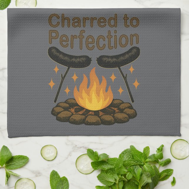 Charterad till Perfection Funny Campfire Hett Hund Kökshandduk (Vikta)