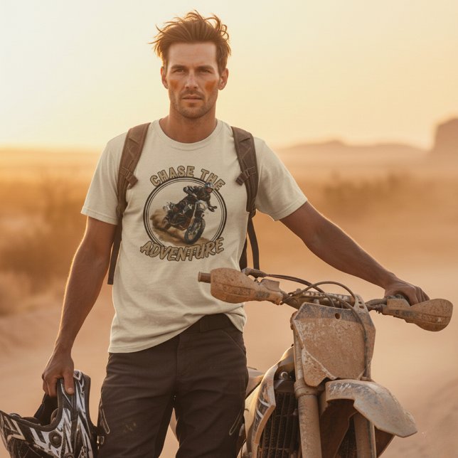 Chase The Adventure | Retro Dual-Sport Motorcycle T Shirt (Skapare uppladdad)