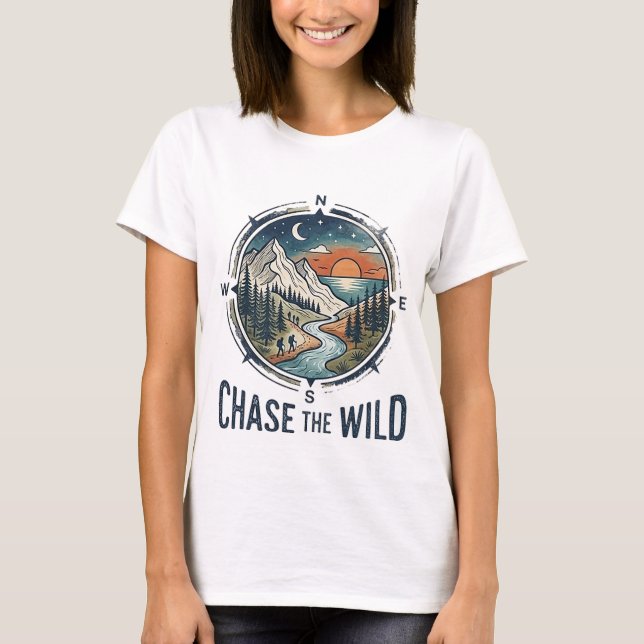 Chase the wild ,explore the world T-Shirt (Framsida)