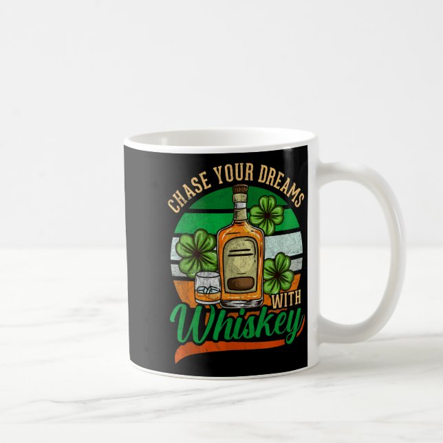 Chase Your Dreams With Whiskey St. Patrick's Day C Kaffemugg (Höger)