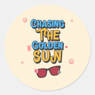 Chasing av Golden Sol Runt Klistermärke