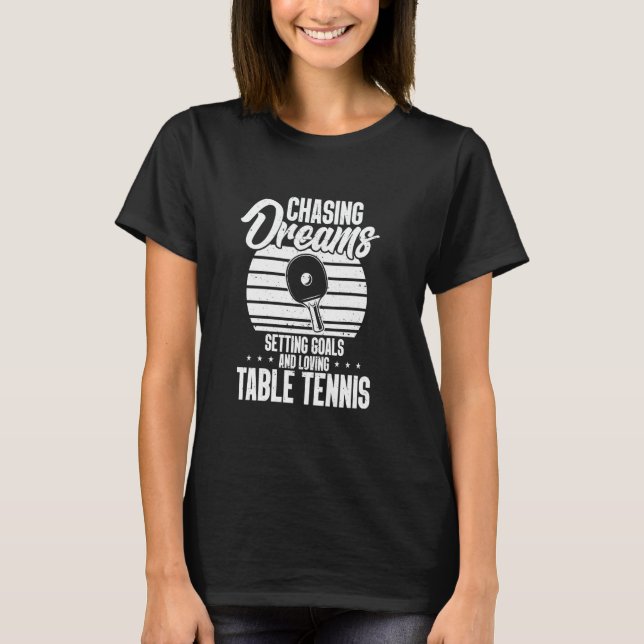 Chasing Dreams Loving Bord Tennis Life T Shirt (Framsida)