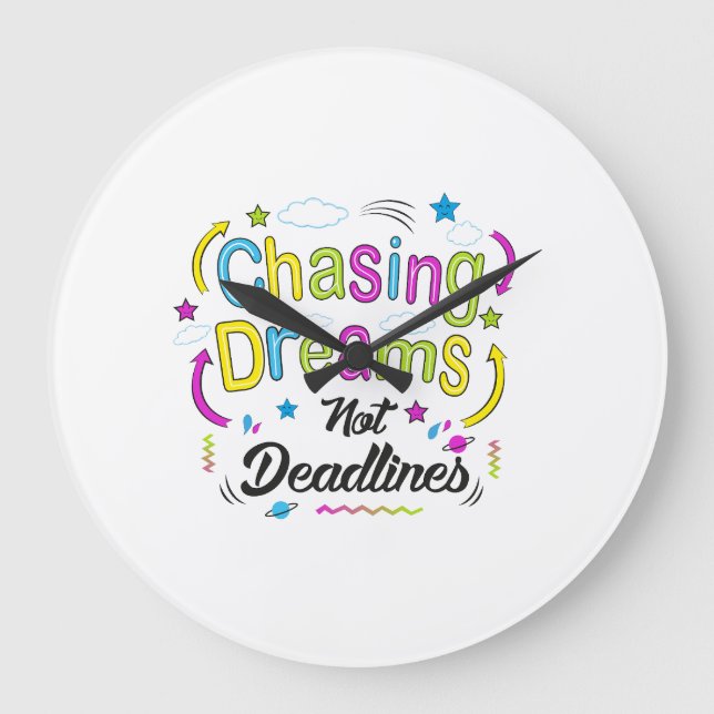 Chasing Dreams, Not Deadlines – Motivational Quote Stor Klocka (Framsida)