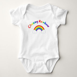 Chasing Rainbow baby bodydress babyduschpresent T Shirt
