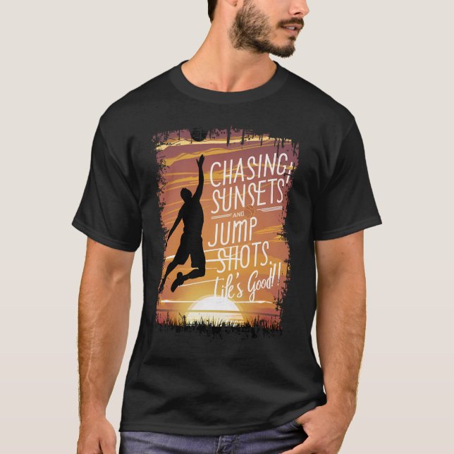 Chasing Sunset & Jump Shots Basketball Life T Shirt (Framsida)