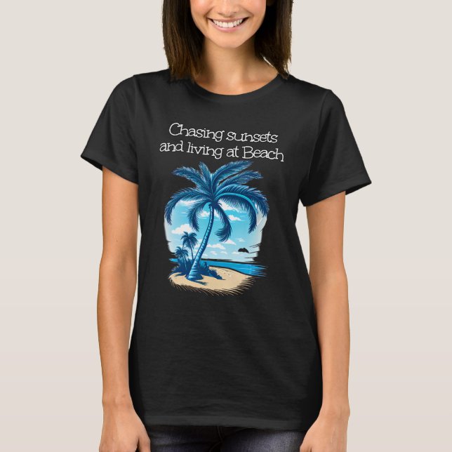 Chasing sunset under Palm Trees and close to Sea T Shirt (Framsida)