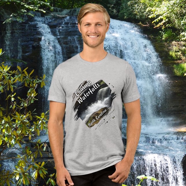 Chasing Waterfalls Äventyr Hiking T Shirt (Skapare uppladdad)