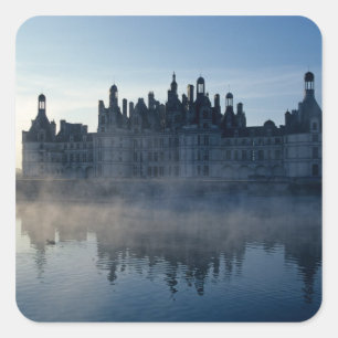 Chateau Chambord vid gryning, Loir-et-Cher, Loire Fyrkantigt Klistermärke