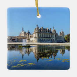 Chateau de Chantilly med reflexion i en damm Julgransprydnad Keramik