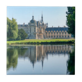 Chateau de Chantilly och reflexion i en damm Kakelplatta