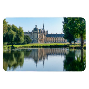 Chateau de Chantilly och reflexion i en damm Magnet