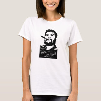 Che Guevara som röker en kubansk cigarr inget T-shirt