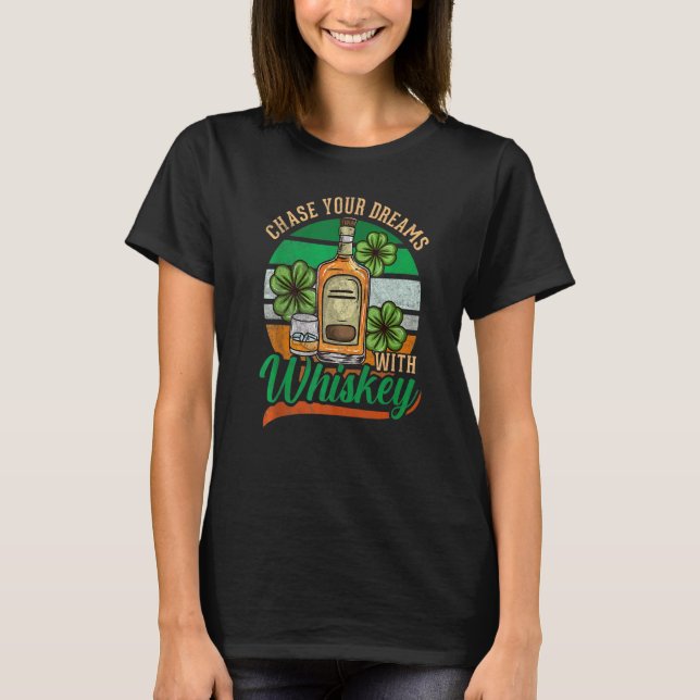 Checka dina drömmar med Whiskey St patricks day Dr T Shirt (Framsida)