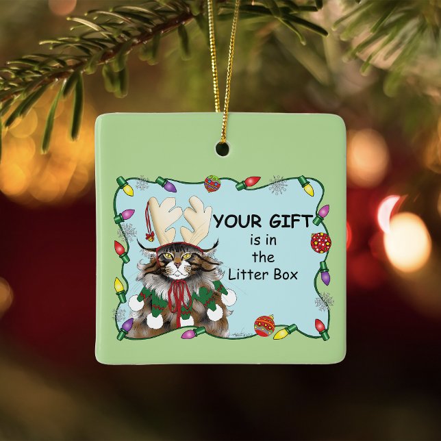 Cheeky Christmas Cat  Humor Maine Coon Green Funny Julgransprydnad Keramik (Skapare uppladdad)