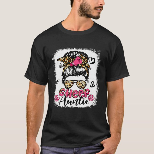 Cheer Auntie Leopard Cute Messy Bun Hair Cheerlead T Shirt (Framsida)