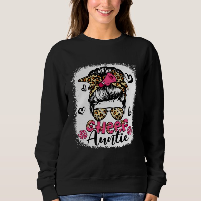 Cheer Auntie Leopard Cute Messy Bun Hair Cheerlead T Shirt (Framsida)