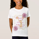 Cheer Cheerledare Birthday Girl T Shirt<br><div class="desc">"Skål på födelsedagstjuren" med dotterns namn och ålder med den här rosa,  vita och guld-färgade sminknande designen,  kompletta med pom-pommar i motsatta hörn.  Designad i tolv år kan det vara personlig för vilken ålder som helst.  Design efter Helgdag - Utformning (reserverade höger).</div>