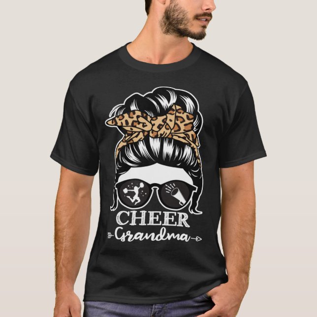 Cheer Grandma Messy Bun Hair  Cheerleader Leopard T Shirt (Framsida)