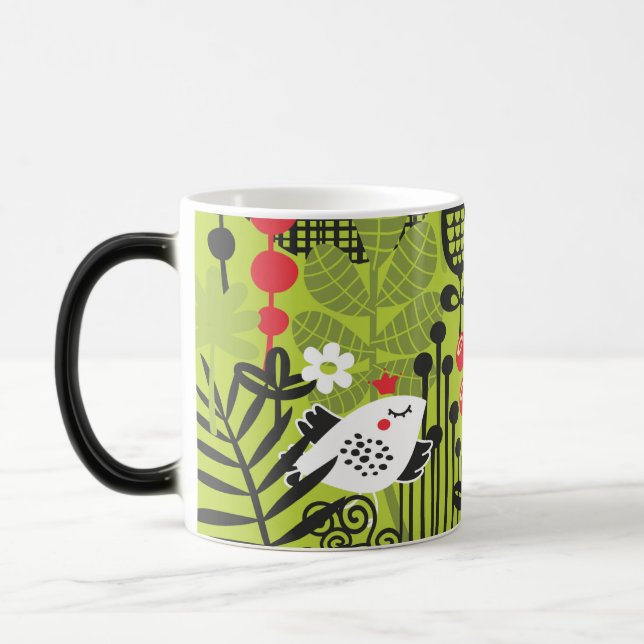 Cheerful Bird in a Lush Garden Mug Magisk Mugg (Vänster)