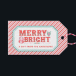 Cheerful Santa Ansikte | Märk och ljus Presentetikett<br><div class="desc">Den här julens märkre har en glad design med text som säger "Vill du ha en god och ljus Julhelg". Du kan anpassa dig med ditt namn i grund. På baksidan finns ännu en samordnande rosa och röd diagonal rand mönster.</div>