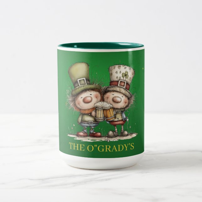 Cheerful St. Patrick’s Day Party Illustration Två-Tonad Mugg (Center)