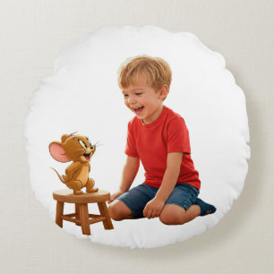 Cheerful Young Boy interagerar med Animeraden Jerr Rund Kudde
