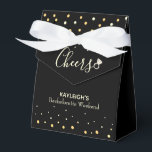 Cheers Black och Guld Bachelorette Helg Presentaskar<br><div class="desc">De här roligt guld glitter-mönsterrutorna är perfekt för helg Möhippor. Skål för dina flickor med anpassningsbar party-lådor. Hitta matchande objekt i min butik.</div>