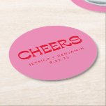 Cheers Groovy Rosa Red Typography Namn Bröllop Underlägg Papper Rund<br><div class="desc">Personlig Cheers Groovy Red and Rosa Typography Namn Bröllop Papprare Underlägg</div>